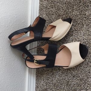 Naturalizer Leather upper two tone Sandal 9M